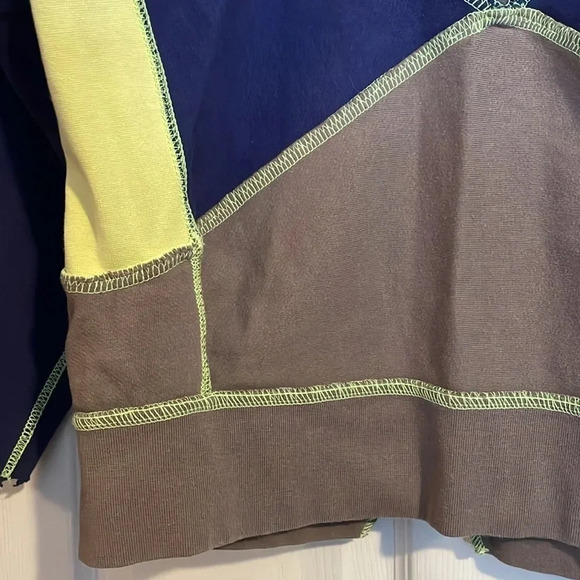 Urban Outfitters women’s gray and blue color block sweatshirt size small - Picture 4 of 8